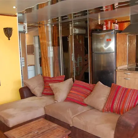 Villa Climatisee 35M² Avec Terrasse, Capacite 2-4 Pers., Parking - Fr-1-867-5 Villa