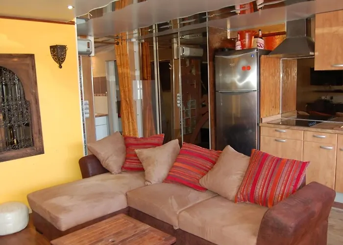 Villa Climatisee 35M² Avec Terrasse, Capacite 2-4 Pers., Parking - Fr-1-867-5 Villa