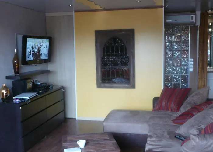 Villa Villa Climatisee 35M² Avec Terrasse, Capacite 2-4 Pers., Parking - Fr-1-867-5